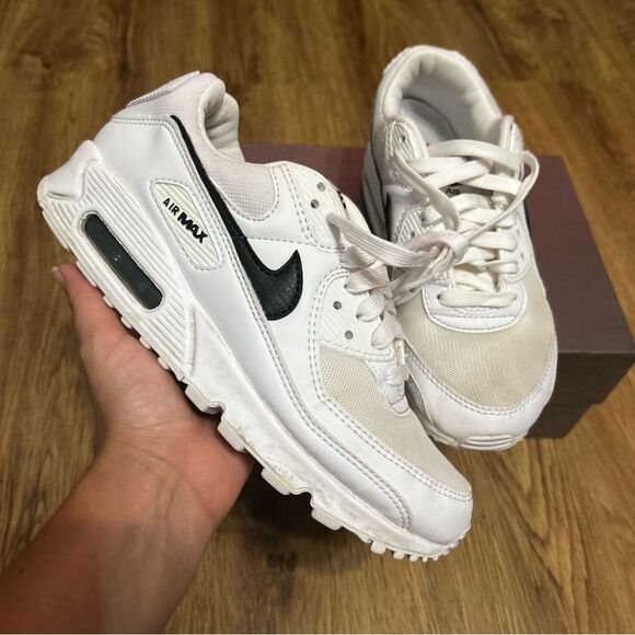 NIKE Air Max white black lace up shoes sneakers women’s 7 - Picture 2 of 10
